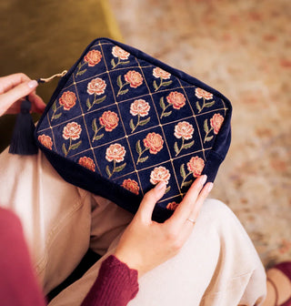 Elizabeth Scarlett Rose Wash Bag Navy