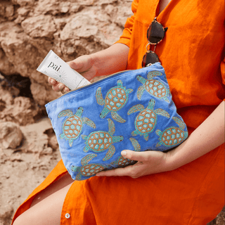 Elizabeth Scarlett Turtle Conservation Everyday Pouch Caribbean Blue - MMJs Fashion