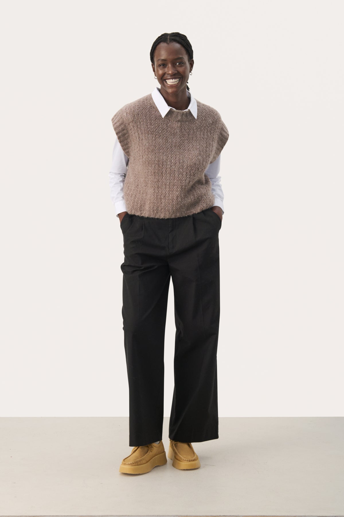 Sleeveless jumper and shirt outlet