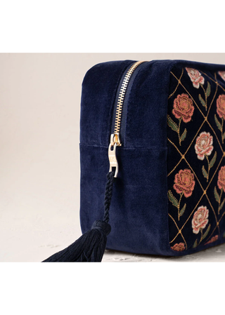 Elizabeth Scarlett Rose Wash Bag Navy
